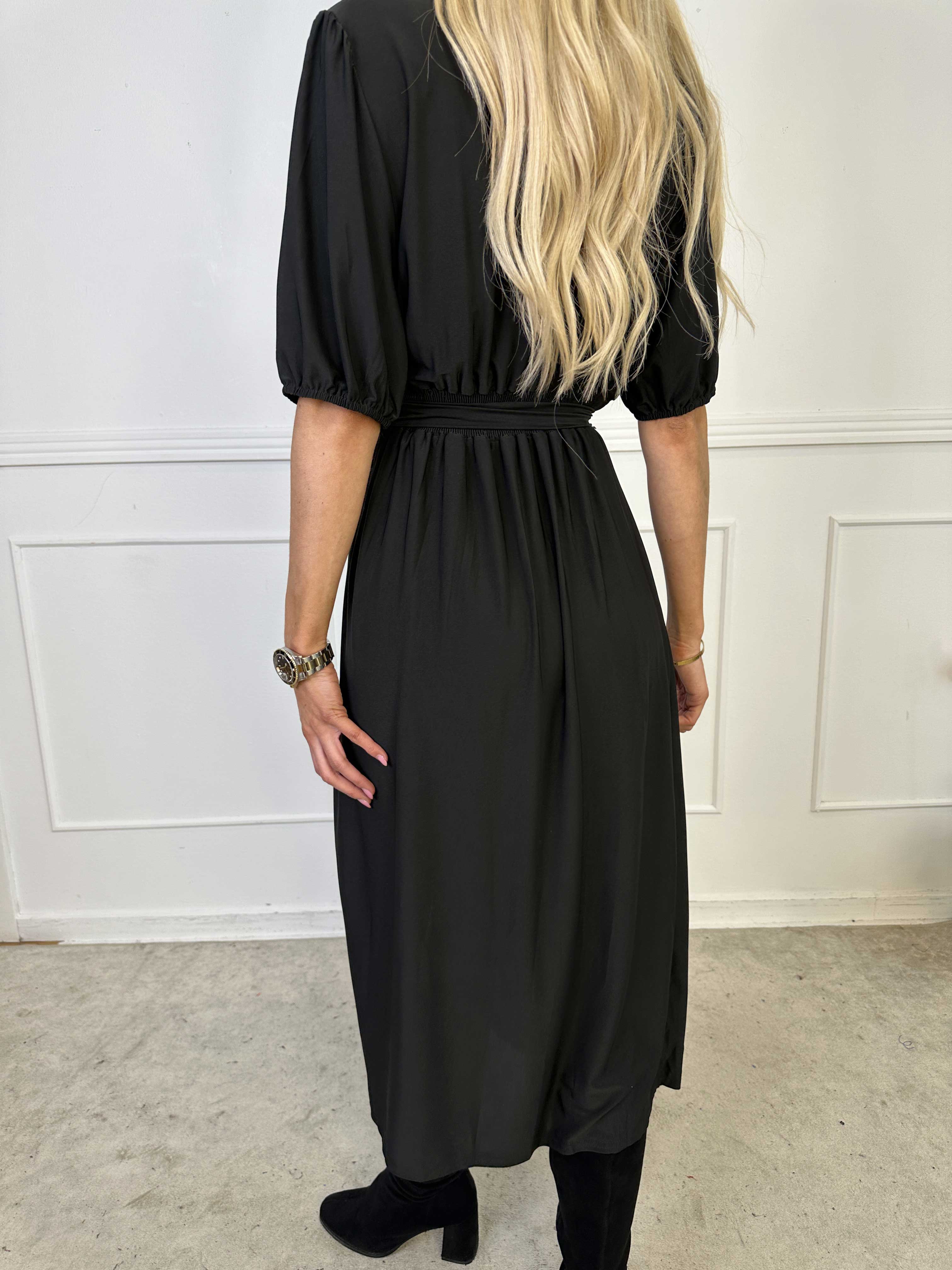 Primula Plain - Elastisk kjole i slå-om-look i ensfarvet